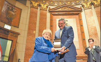 eva-kor-sachem-award-1-2col.jpg