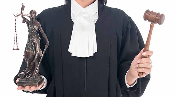 Circuit judge enforces courtroom dress code, News