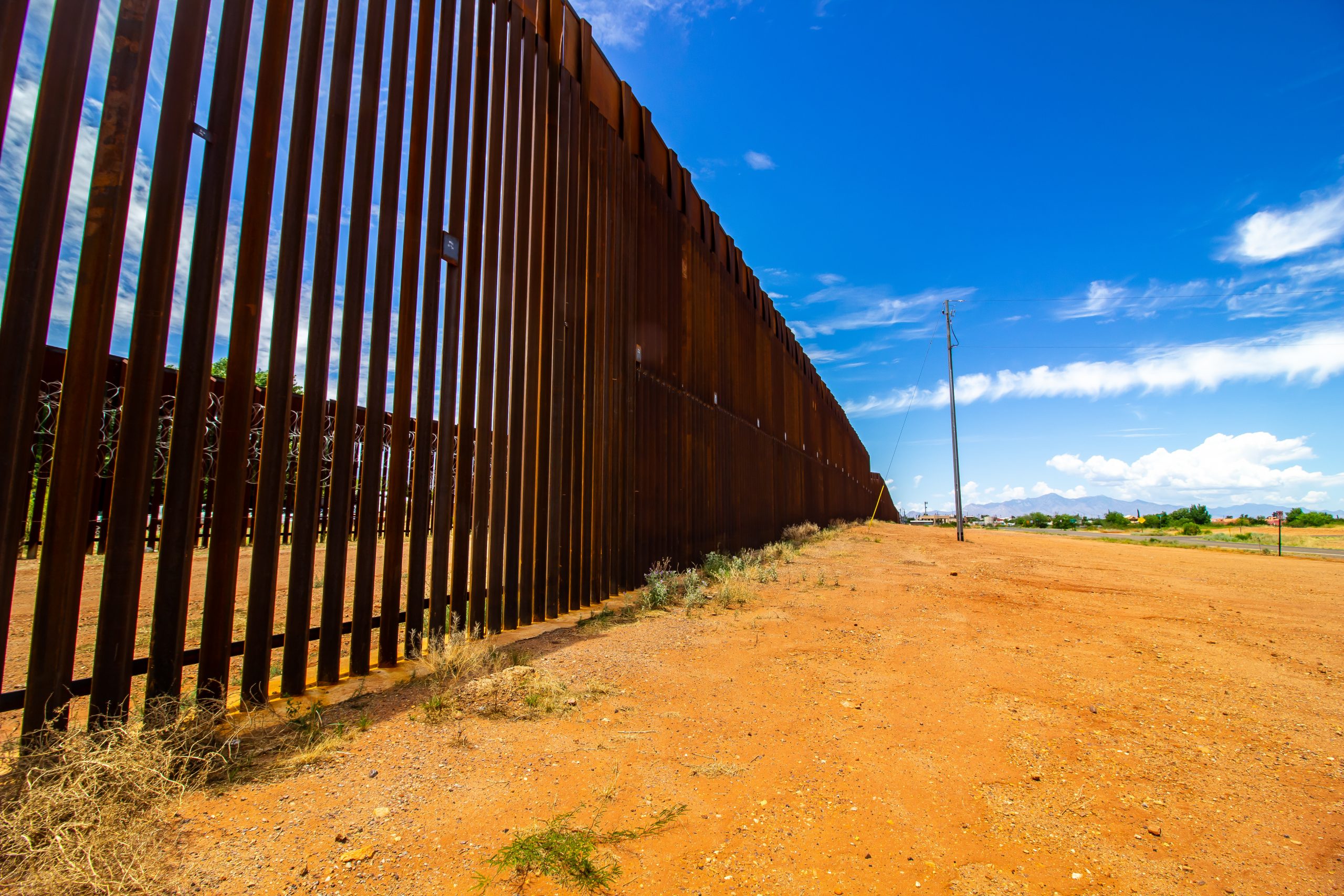 US to Fill Border Wall Gaps Near Yuma, Arizona